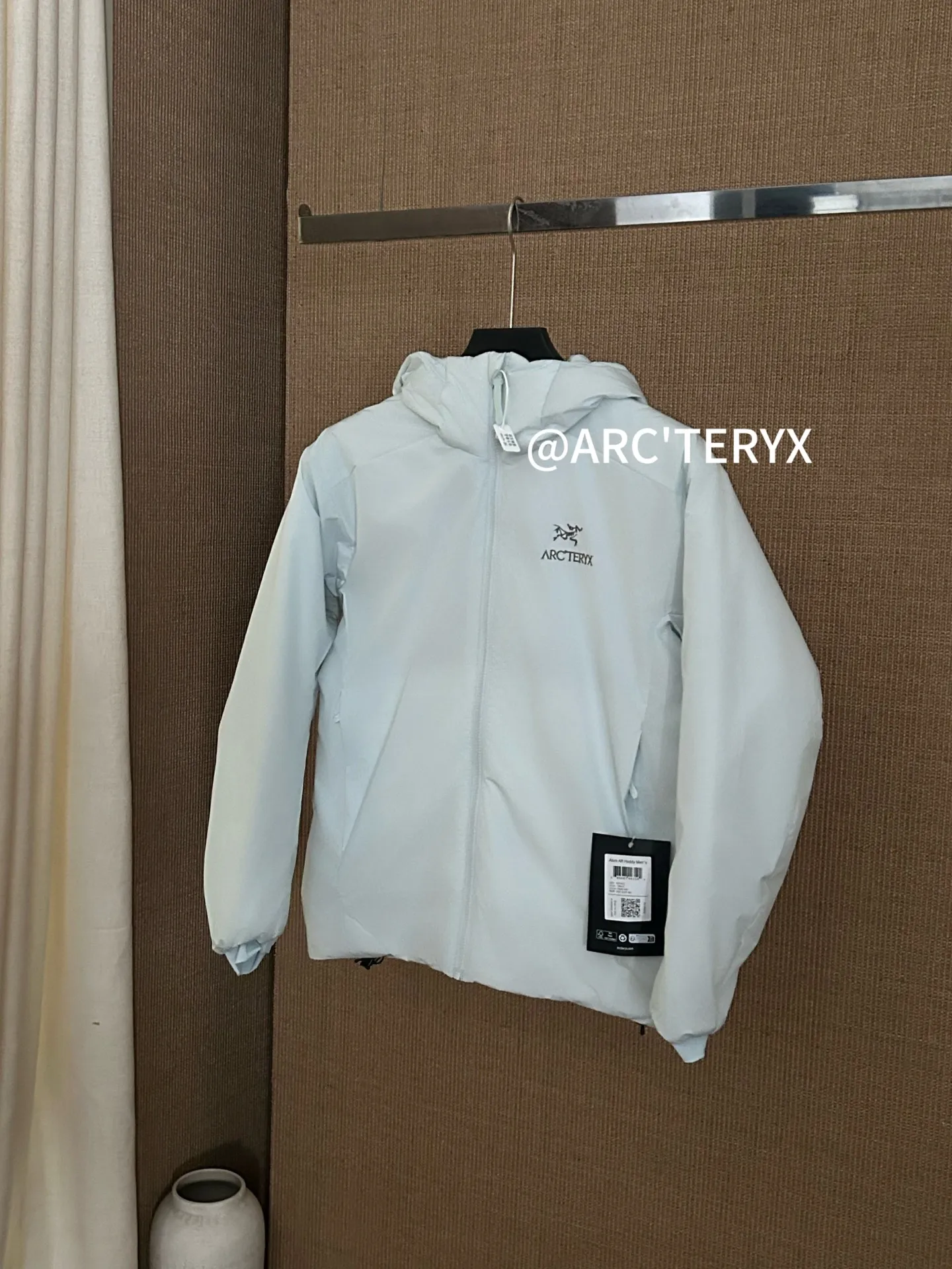 【Arcteryx Atom Hoody 】 : Arcteryx， ， ， 。 ， ， 。 ，Arcteryx ， 。Quality、 ， 。 ， + : ✅ 100% ，Tyono 30 ， ， ✅ ， Wear-Resistant Breathable ✅ ， ， ✅ ， ， ， ✅ 、 ， ， ✅ logo ， ✅ YKK， ✅ ：Coreloft TM Continuous 65 ， ✅（65g/m 2) : ，Breathable ，ATOM Coreloft TM Continuous ， ， ， ， Wear-Resistant ， ， ， 。
